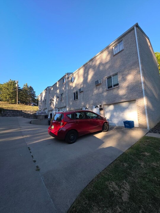 414 Park Dr in Canonsburg, PA - Building Photo