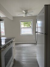 2412 Azalea Garden Rd, Unit 105 in Norfolk, VA - Foto de edificio - Building Photo