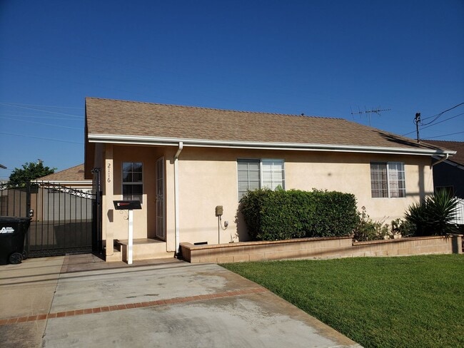3bed / 2 bath House for Rent in Monterey Park! in Monterey Park, CA - Foto de edificio - Building Photo