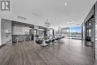 33 Shore Breeze Dr in Toronto, ON - Building Photo - Building Photo