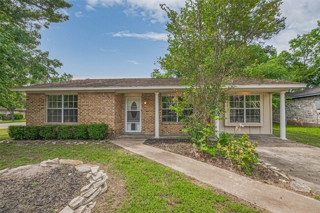 210 N Shirley Ln in Willis, TX - Building Photo - Building Photo