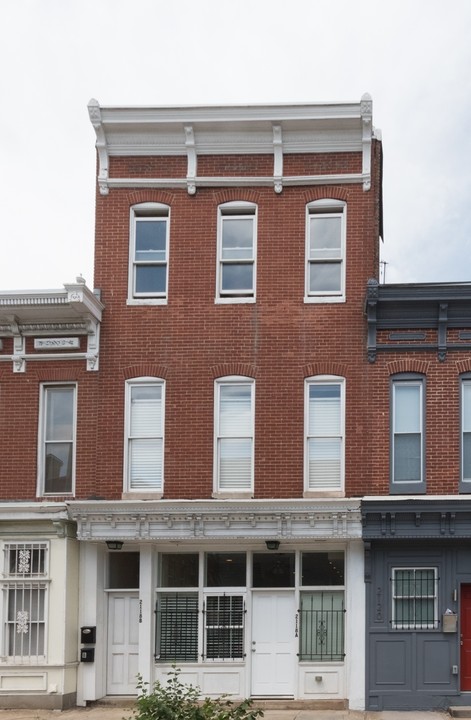 2130 E Fayette St in Baltimore, MD - Foto de edificio