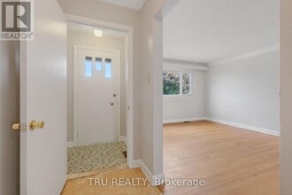 1006 Riddell Ave S in Ottawa, ON - Building Photo - Building Photo