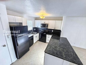 5396 S Swenson St in Las Vegas, NV - Foto de edificio - Building Photo