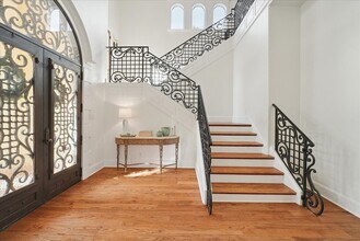 6807 Lupton Dr in Dallas, TX - Building Photo - Building Photo