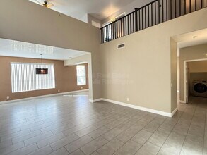 6425 W Desert Hollow Dr in Phoenix, AZ - Building Photo - Building Photo