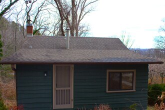 340 W Huckleberry Rd-Unit -Unit A Upper Level in Hendersonville, NC - Building Photo - Building Photo