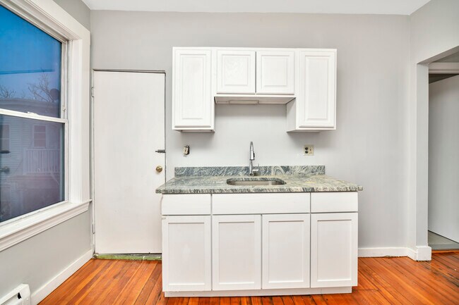 8 Sumner Sq, Unit 3 in Boston, MA - Foto de edificio - Building Photo