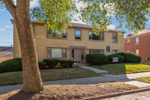 608 N 90th St in Milwaukee, WI - Building Photo