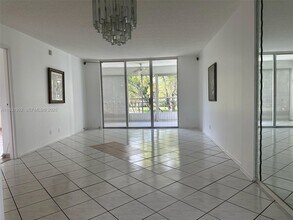 2998 NW 48th Terrace in Fort Lauderdale, FL - Foto de edificio - Building Photo