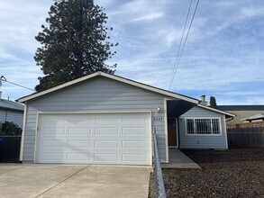 6625 SE 83rd Ave in Portland, OR - Building Photo - Building Photo