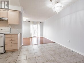 7160 Waldorf Way in Mississauga, ON - Building Photo - Building Photo