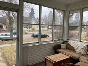 1189 Hawthorne Ave E in St. Paul, MN - Building Photo - Building Photo