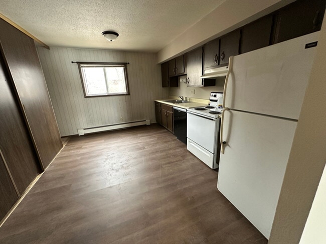 711 Meadow Ln Ct in Mount Vernon, IA - Foto de edificio - Building Photo