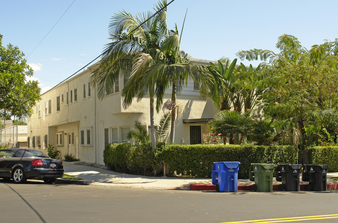 1366 N Alta Vista Blvd in Los Angeles, CA - Foto de edificio