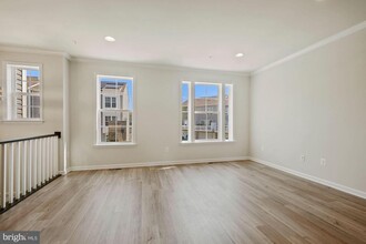 6211 Davinci St in Frederick, MD - Building Photo - Building Photo