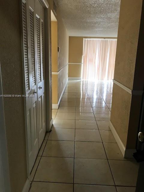 6960 Miami Gardens Dr in Hialeah, FL - Building Photo - Building Photo
