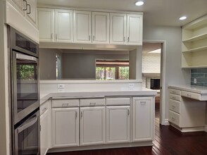1219 Essex Ln in Newport Beach, CA - Building Photo - Building Photo