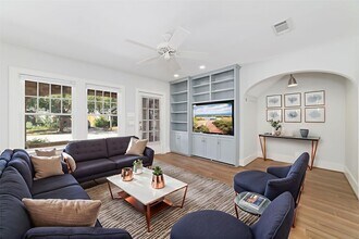 2907 Albany St in Houston, TX - Building Photo - Building Photo