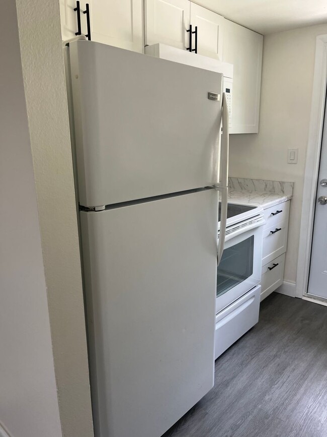 721-723 Burdick Ave in Tice, FL - Building Photo - Building Photo