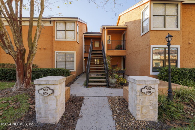 property at 858 Shoreline Cir