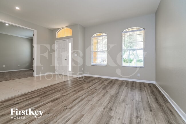 9070 Pinebreeze Dr in Riverview, FL - Foto de edificio - Building Photo