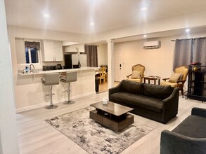 7802 Apperson St in Los Angeles, CA - Foto de edificio - Building Photo