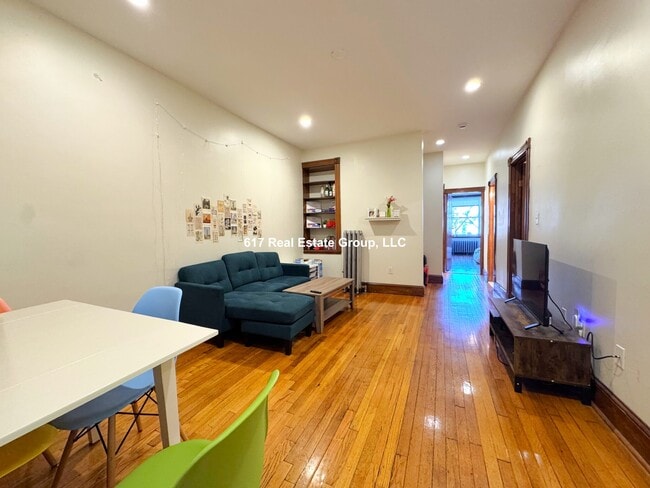 21 Gibbs St in Brookline, MA - Foto de edificio - Building Photo