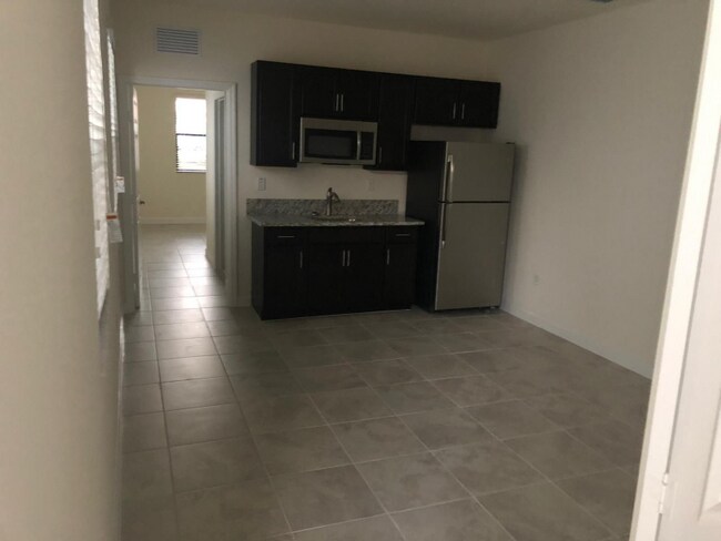 10511 W 35th Way-Unit -1 in Hialeah, FL - Building Photo - Building Photo