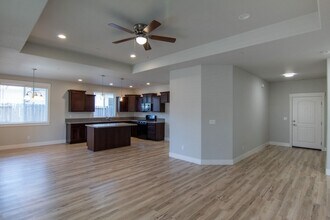 6053 Fallworth Dr in Redding, CA - Building Photo - Building Photo