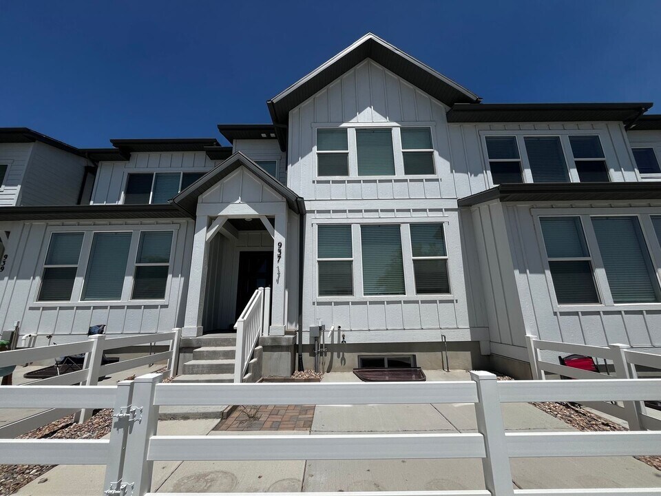 937 W Sunspear Dr in Saratoga Springs, UT - Building Photo
