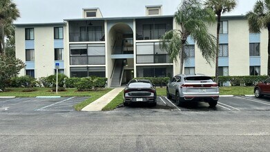 1111 Green Pine Blvd in West Palm Beach, FL - Building Photo - Building Photo