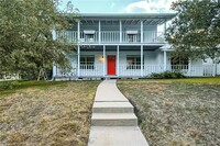 1011 Berrywood Dr in Austin, TX - Foto de edificio - Building Photo