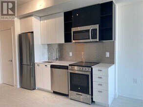 10 De Boers Dr in Toronto, ON - Building Photo - Building Photo