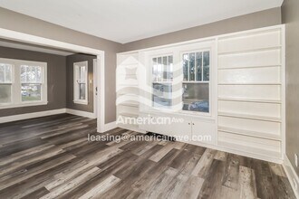 1002 E Victoria St in South Bend, IN - Foto de edificio - Building Photo