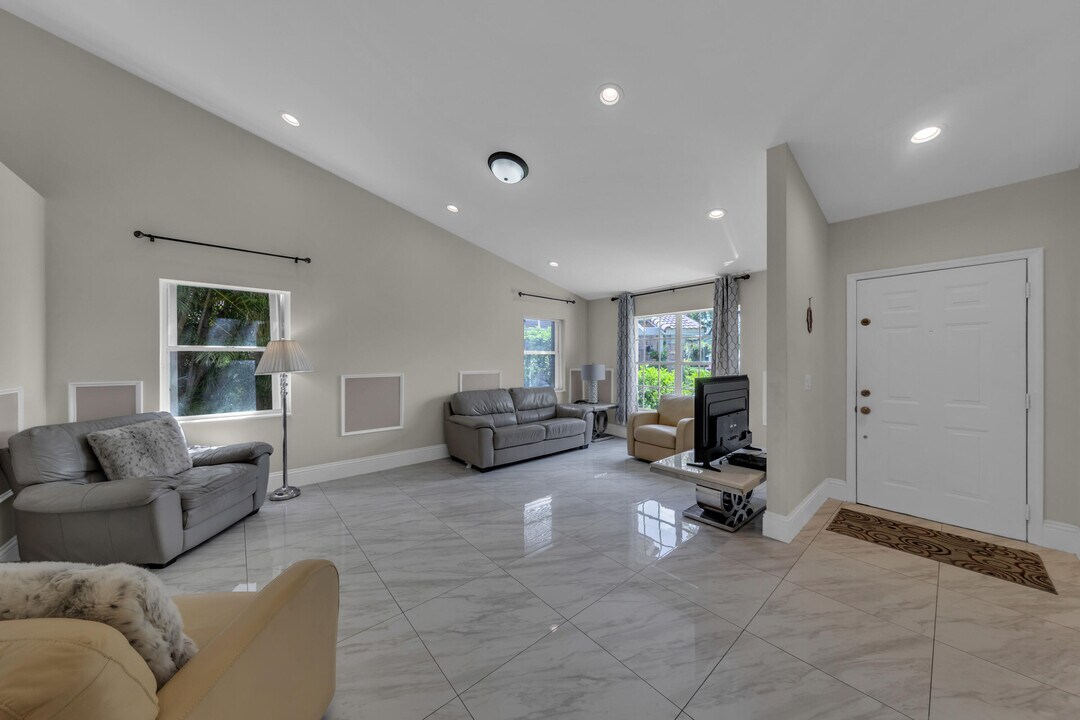 19623 Back 9 Dr in Boca Raton, FL - Building Photo