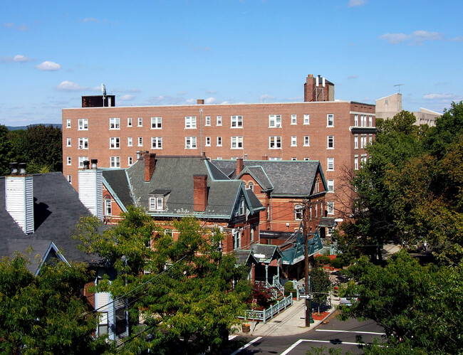 Broadway Living in New Haven, CT - Foto de edificio - Building Photo