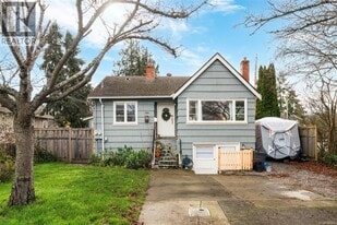 1707 Albert Ave in Victoria, BC - Building Photo