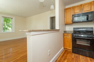 134 Highland Ave, Unit 15 in Somerville, MA - Foto de edificio - Building Photo