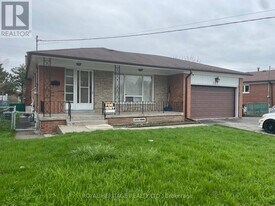 281 Driftwood Ave in Toronto, ON - Building Photo