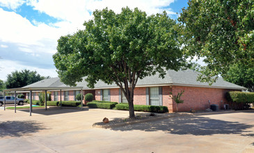 Crescent Village North and South in Wichita Falls, TX - Building Photo - Building Photo