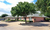 Crescent Village North and South in Wichita Falls, TX - Foto de edificio - Building Photo