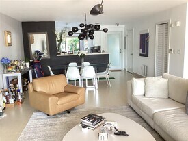 460 Poinciana Island Dr in Sunny Isles Beach, FL - Building Photo