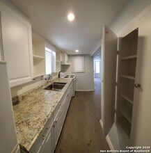 130 E Craig Pl-Unit -1 in San Antonio, TX - Building Photo - Building Photo