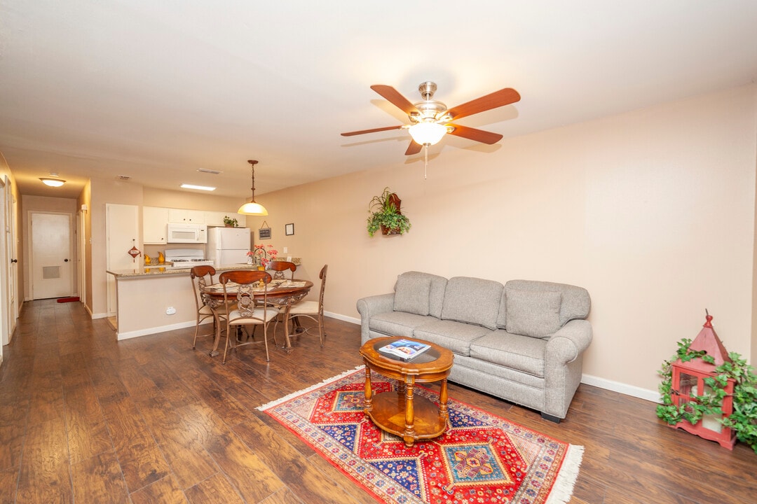 303 Babcock Rd in San Antonio, TX - Building Photo