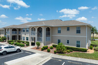 Linkside 1 Condominiums in North Port, FL - Foto de edificio - Building Photo