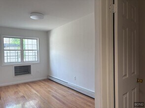 395 E 49th St in Brooklyn, NY - Building Photo - Building Photo