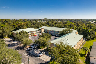 Glen Crest Condominium in New Port Richey, FL - Foto de edificio - Building Photo