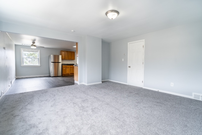 4905 Biddulph Ave in Cleveland, OH - Building Photo - Building Photo