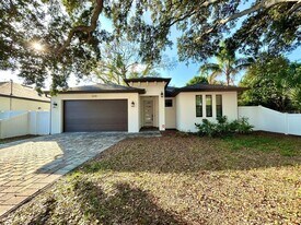 3228 W Beach St in Tampa, FL - Building Photo